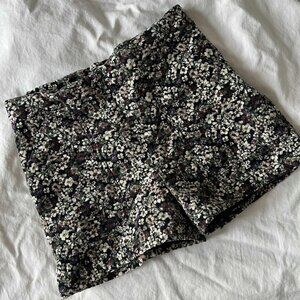 MNG Mango Quilted Corduroy Shorts • Black Floral • Pockets • Fully Lined – US 12